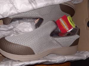 Size 13 Wide Shoes NEW (Winder)
