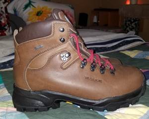 Vasque hiking boots (Fargo)