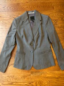 Women's Suit - The Limited (3 pieces) EUC - Size 8