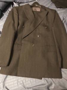 Men's suit coat size 44reg pants size 36x30 (Chandler)