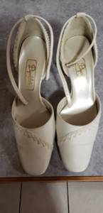 Wedding shoes Size 7 (Schaumburg)