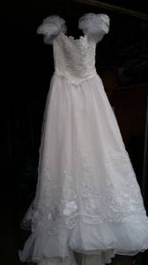 Vintage Long White Wedding Dress (Portland)