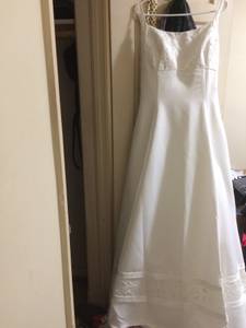 Wedding dress-new never worn (Alexandria)