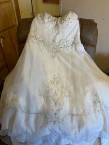 Plus size wedding dress (Bray, ok)