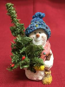 Mrs Frosty Snowman w/ Christmas Tree Decorative Resin Stone Figurine