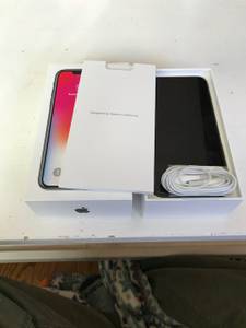 Unlocked iPhone X w/ VicKro NFC wireless charger and case! (New Berlin)