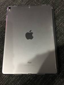 iPad Pro 2nd Gen 256GB with Box KEYBOARD COVER APPLE PEN (SW Las Vegas)