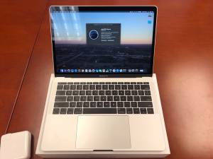 2017 MacBook Pro 13 8GB/256GB - Apple Care (SE OKC)