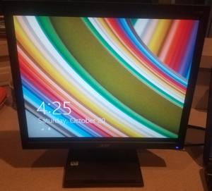 Dell Acer Sony HP 17 Inch Flat Screen Computer Monitors wCables 2X for