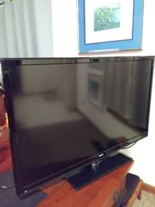 32 inch RCA Flat Screen with DVD, in Great shape (Southside)