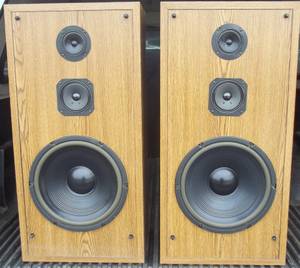 KLH Legend 1500 Stereo Speakers MAKE OFFER (ocean county)