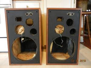 Pioneer HPM-100 Speakers Enclosures Cabinets in Good Condition (Weirton)