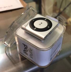 Ipod Shuffle 2GB 4th Gen. NEW old stock (Denver)