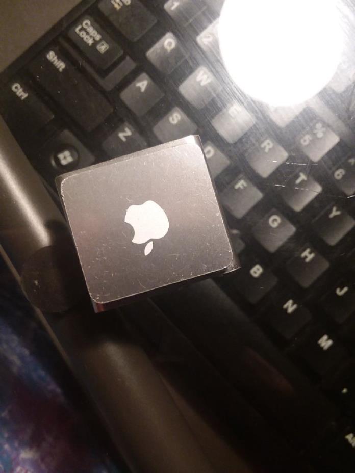 Apple ipod shuffle with Bluetooth speaker