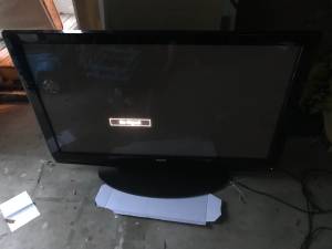 50 in plasma tv and 2003 Honda Odyssey running (Signal Mountain)