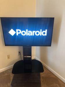 40 Polaroid TV/ TV Stand