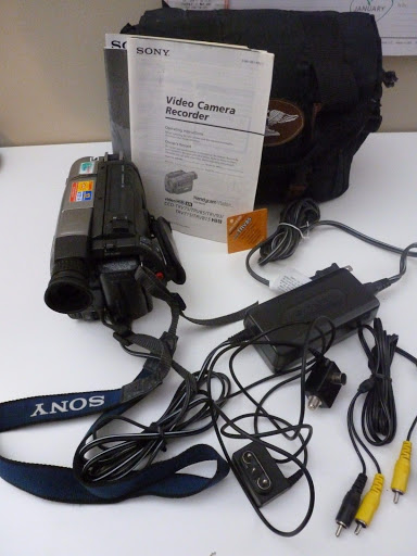 SONY Handycam CCD-TRV93 Hi8 Video Camera Recorder 72x Zoom