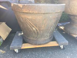 Large flower pot (Sammamish)