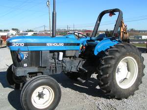 New Holland Ford 3010 Farm Tractor (Flemingsburg KY)