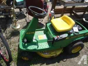 John Deere Riding Lawnmower - $750 (St.Charles)