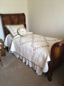 Antique Twin Sleigh Bed (Friendly, WV)