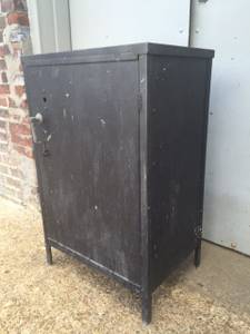 Vintage Metal Storage Cabinet with Door (Memphis)
