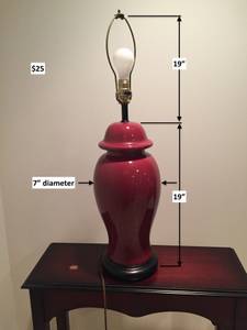 Elegant brilliant red vase lamp