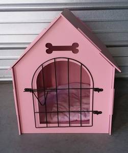 Pink dog house crate w/ bed mat (Danville, Va)