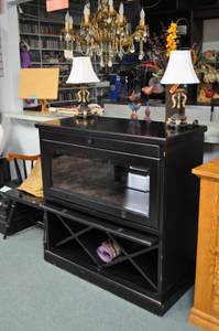 Black Lighted Display Cabinet - Fri & Sat 9-5 (ET Estate Sales LLC, Kennewick