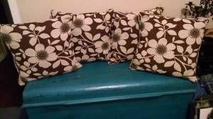 4 floral sofa pillows (San Angelo)