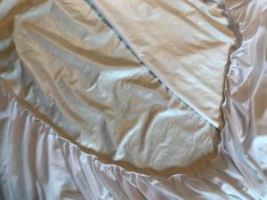 Waterproof king-sized matress cover- like new (Philadelphia)