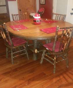 Amish Made Table and chairs (Coal Grove Ohio)