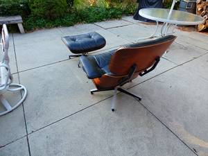 Excellent condition Chair and Ottoman are in perfect condition (cincinnati)