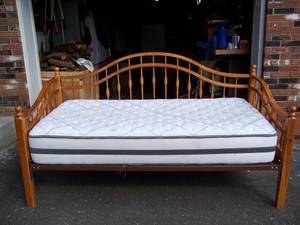 Solid Wooden Day Bed (Bethel Ct.)