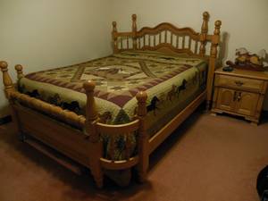 Queen size solid oak Amish bed set (mystic Ia)