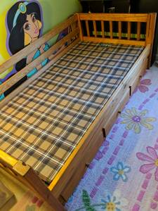Trundle bed frame for 2 twin beds