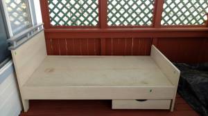 Twin bed with under drawer (Spring Creek)