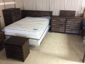Queen bedroom set (Keens mattress outlet)