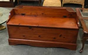 Rustic Knotty Pine Wood Storage Chest Accent Bench (Syracuse)