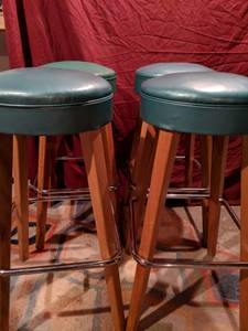 (4) bar stools (Selinsgrove)