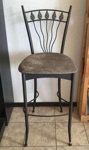 2 metal bar stools