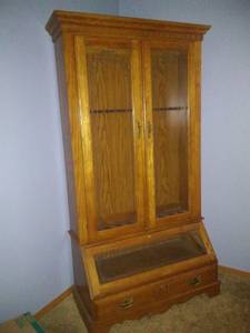 Amish made cabinet -very good condition (Charles City)