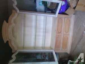 Hutch/Armoire - $450 (Chillicothe)
