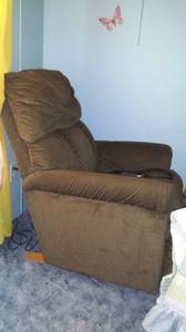 Excellent Condition! Lazy boy electric remote recliner PRICE LOWERED!!