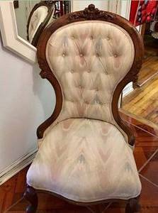 Antique Victorian Parlor Chair (Ponchatoula, LA)