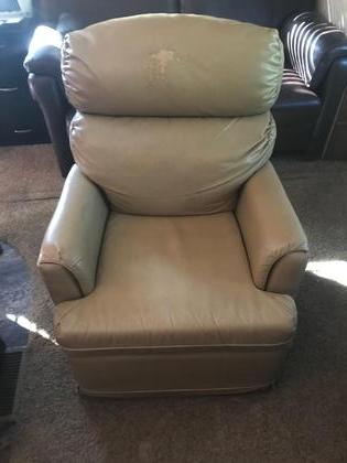 FREErecliner chair. NO HOLDS. FIRST COME FIRST SERVE.