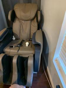 Massage chair (Sparks)