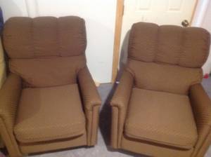 2 Reclining chairs in great shape (Bedford)