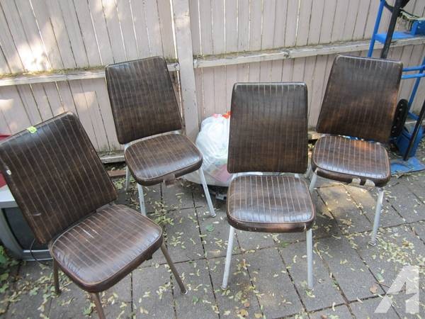 Set of 4 kitchen chairs -