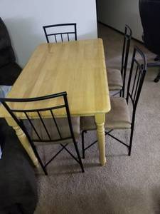 Dining table with 4 chairs (colorado springs)